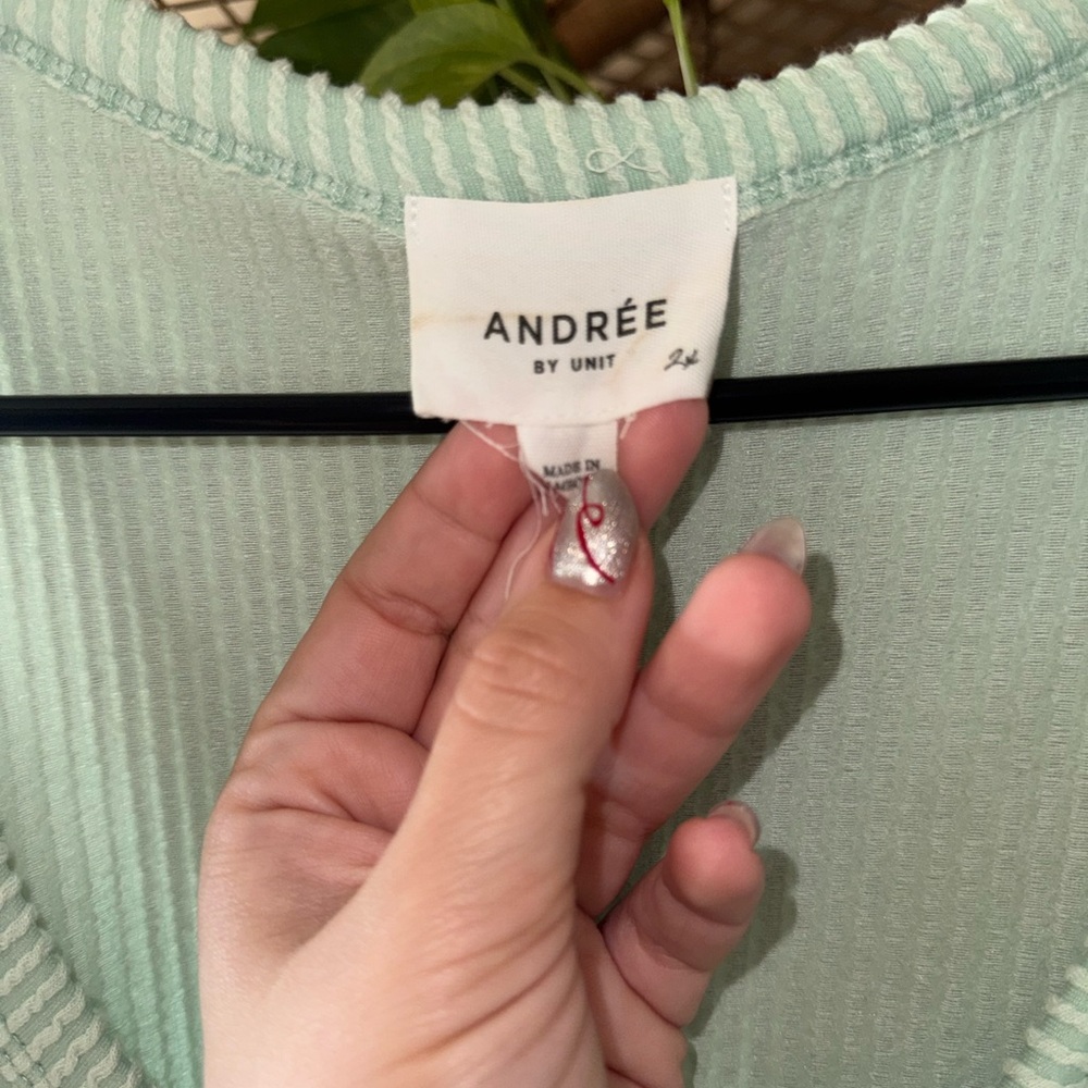 ANDREE BY UNIT Light Green Short Sleeve Ribbed Top - Picture 5 of 6